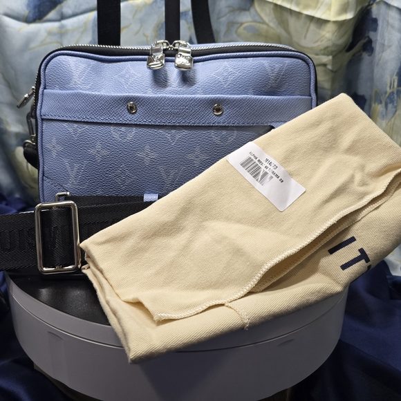 EUC- Louis Vuitton Alpha Messenger Monogram Blue Crossbody Bag - Picture 1 of 16